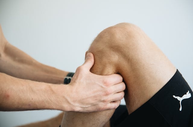 Can a Chiropractor Help with Knee Pain?